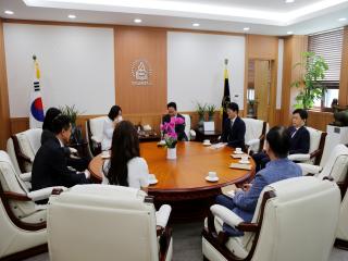 [20240806] 한국교원대학교-웃는땅콩어린이재단 간 업무 협약식 개최 관련 썸네일 이미지